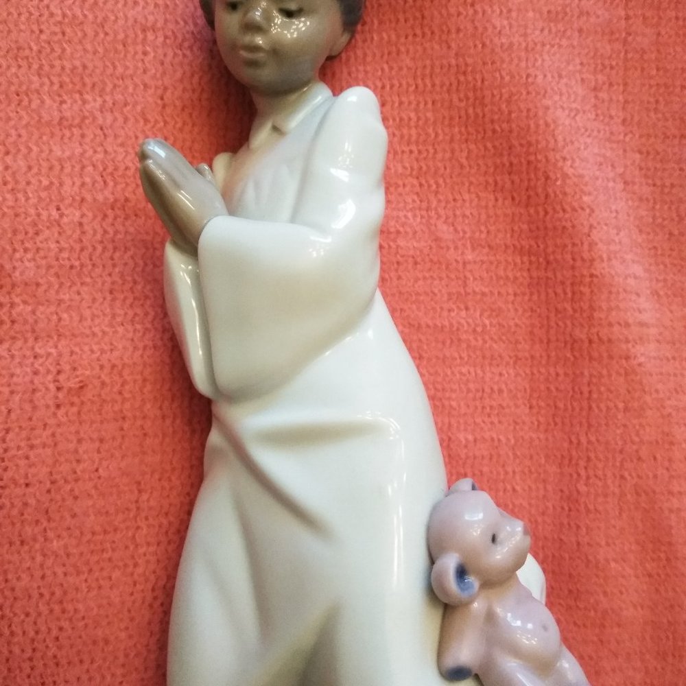 LLADRO PORCELAIN PRAYING BLACK CHILD